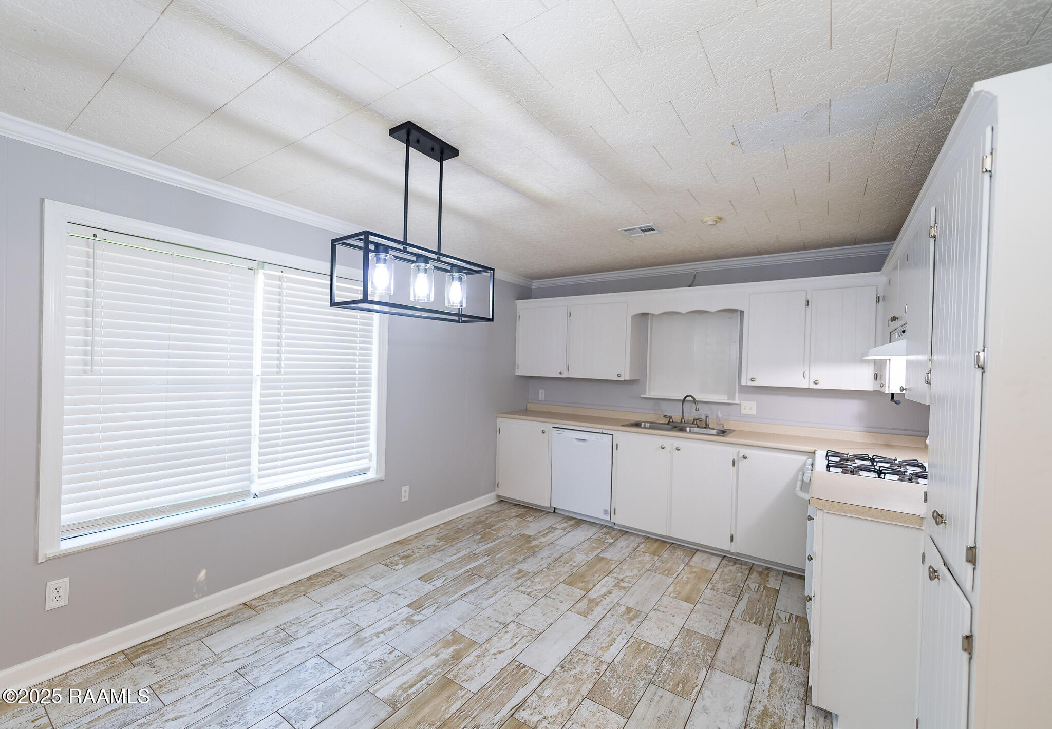 806 Shannon Drive Jennings, LA 70546 - Photo 10 of 27 BHP_9424