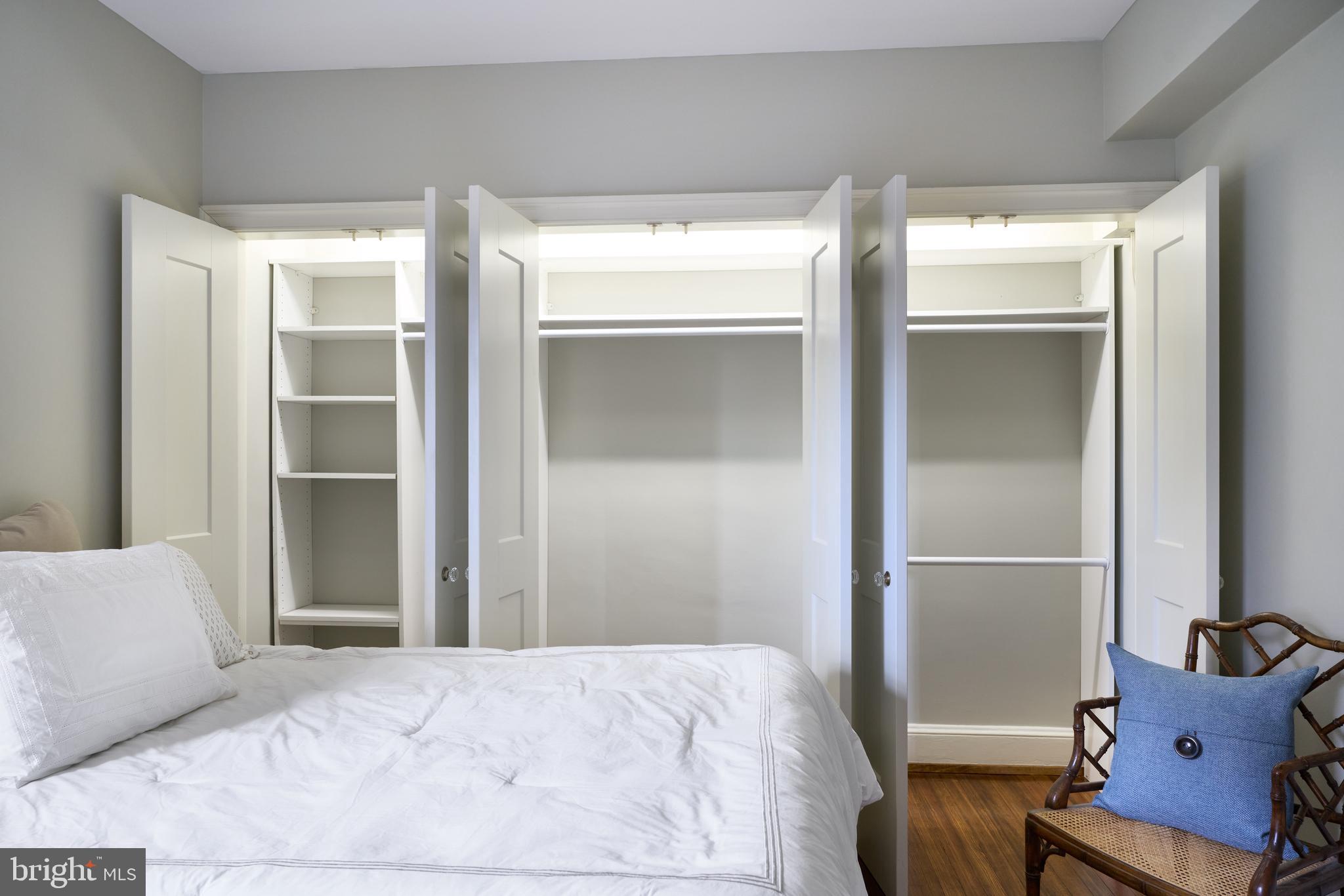 221 Stony Run Lane, Unit J2 Baltimore, MD 21210 - Photo 20 of 31 a bedroom with bed and window