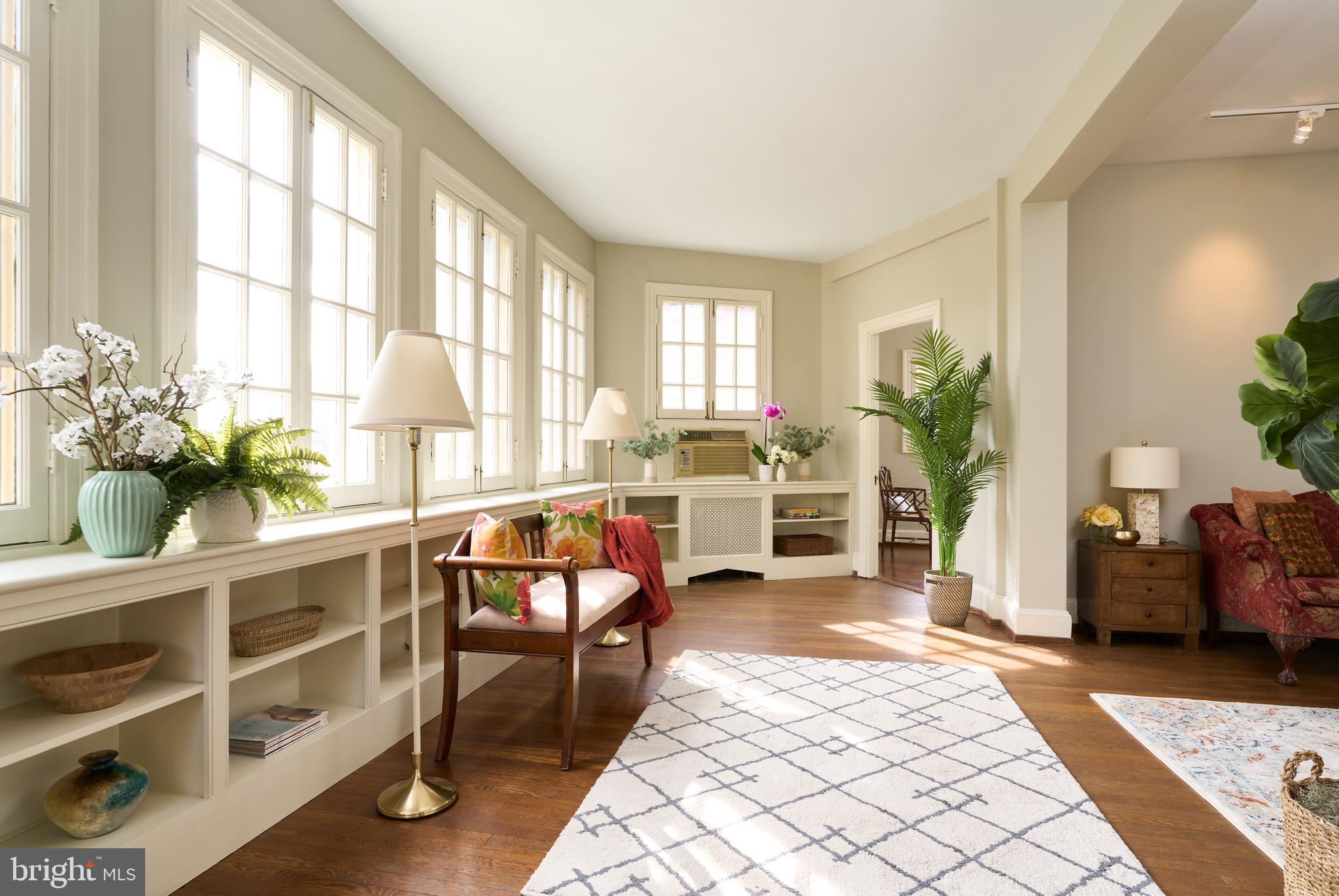 221 Stony Run Lane, Unit J2 Baltimore, MD 21210 - Photo 8 of 31 a living room with furniture and a potted plant