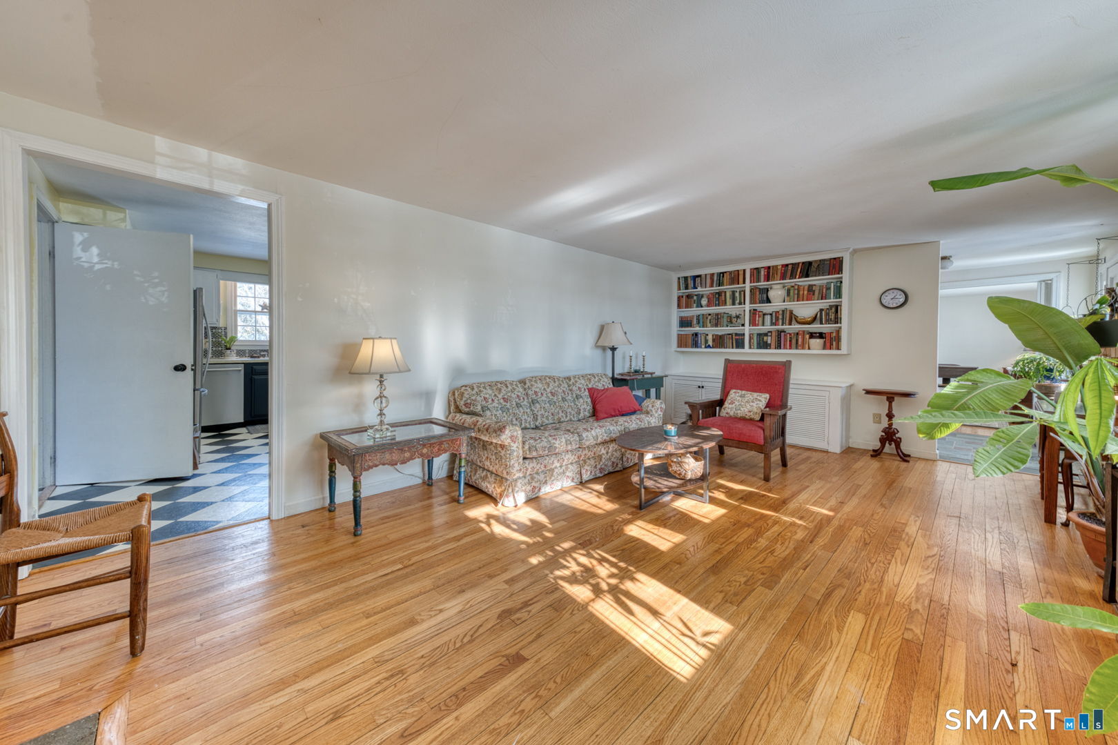 22 Nathans Lane Madison, CT 06443 - Photo 4 of 37 Living Room