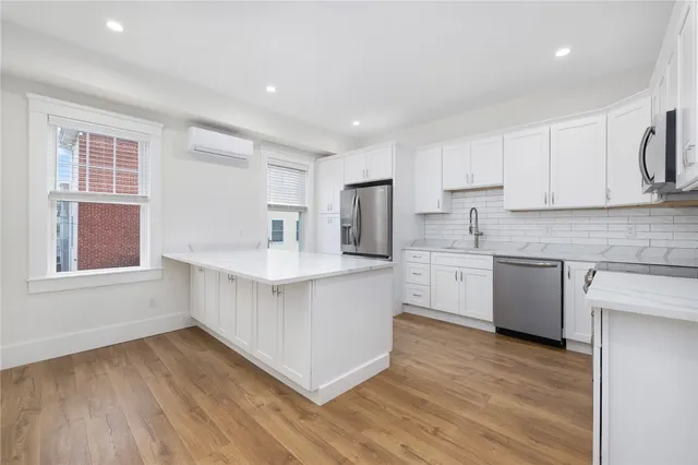 $2,875 | 54 Sutton Street, Unit 5, Providence, RI 02903