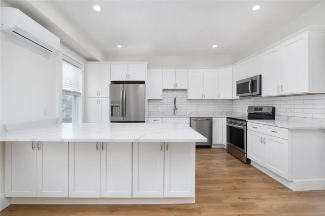 $2,875 | 54 Sutton Street, Unit 5, Providence, RI 02903