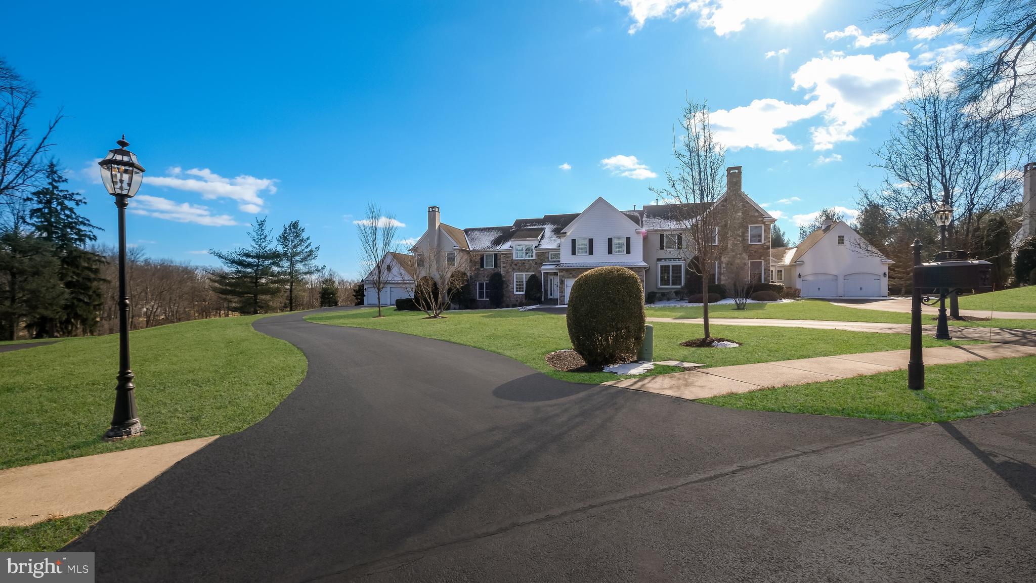 a view of a park with entertaining space