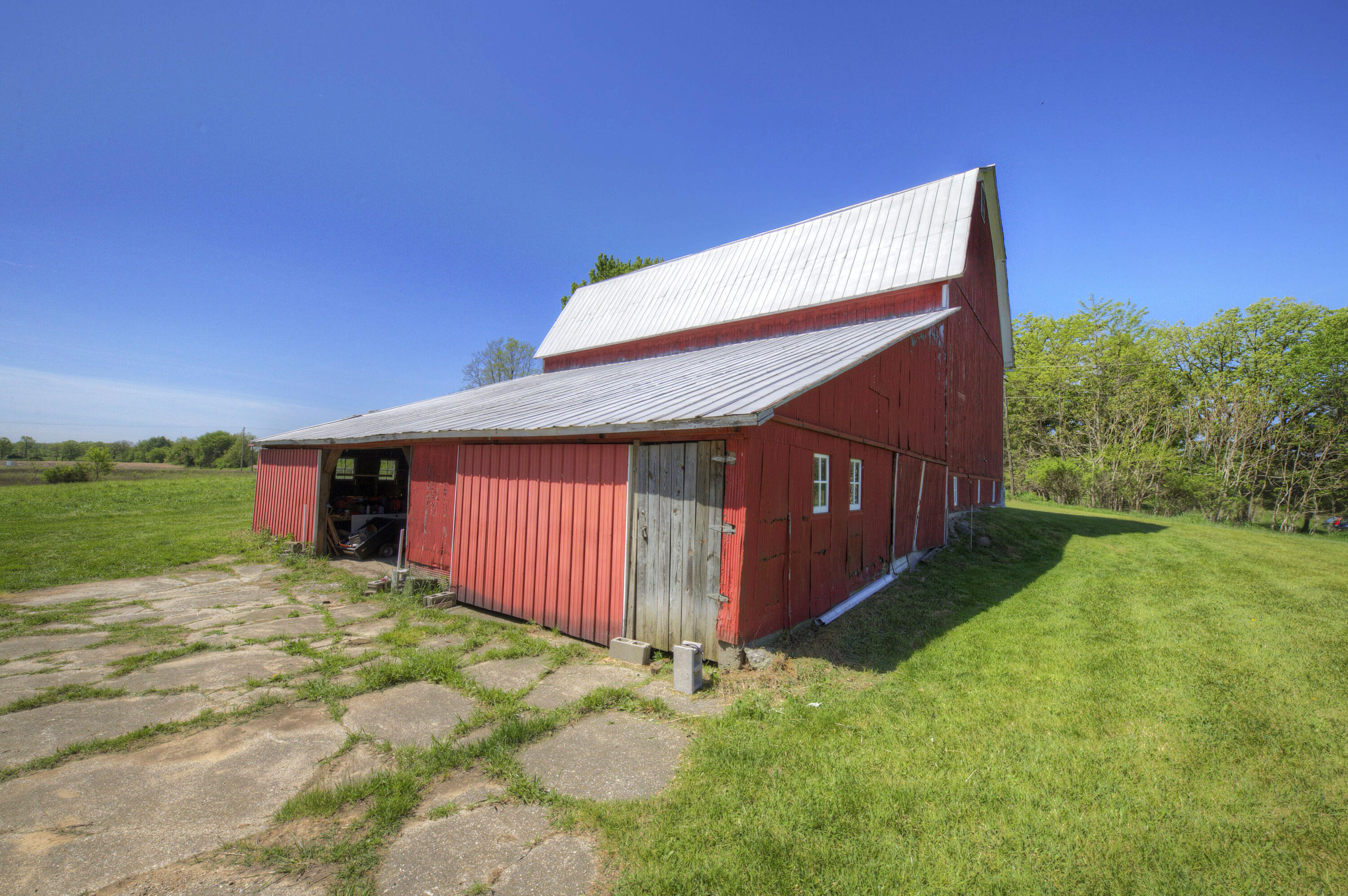 15610 Arnold Road Gregory, MI 48137 - Photo 73 of 90 Big barn back