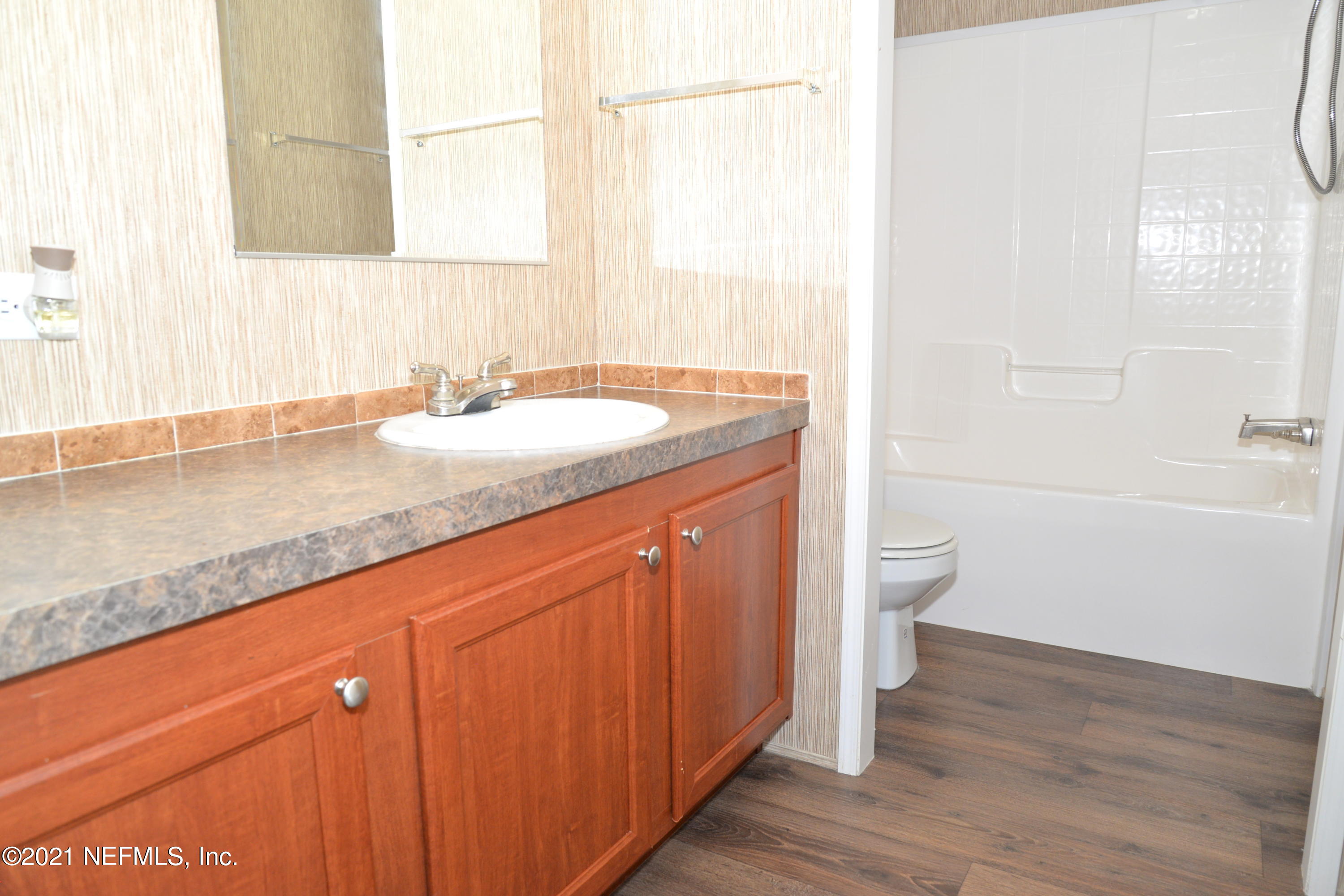 11425 Wingate Road North Jacksonville, FL 32218 - Photo 33 of 37 2ND BATHROOM