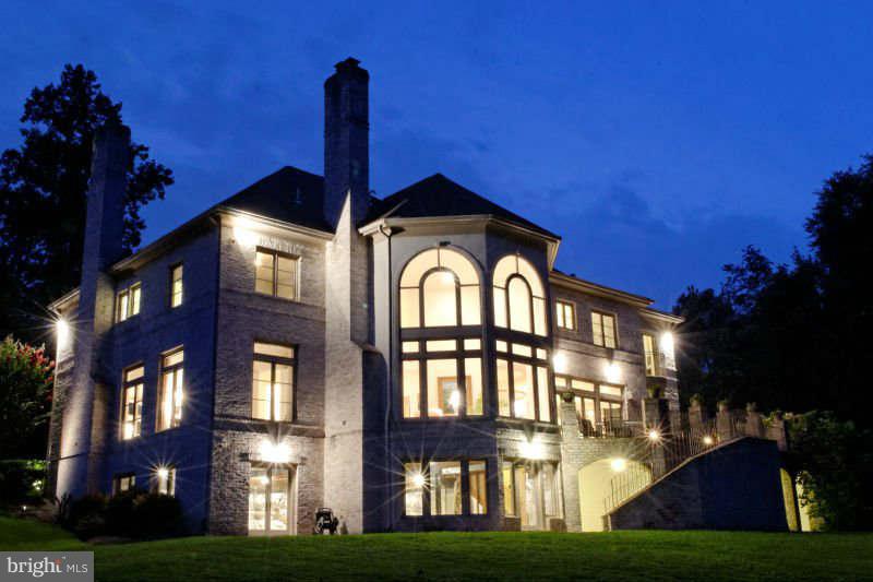 1193 Windrock Drive McLean, VA 22102 - Photo 30 of 30 a front view of a building with a garden