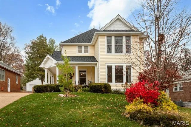 $785,000 | 719 Yale Avenue, Webster Groves, MO 63119