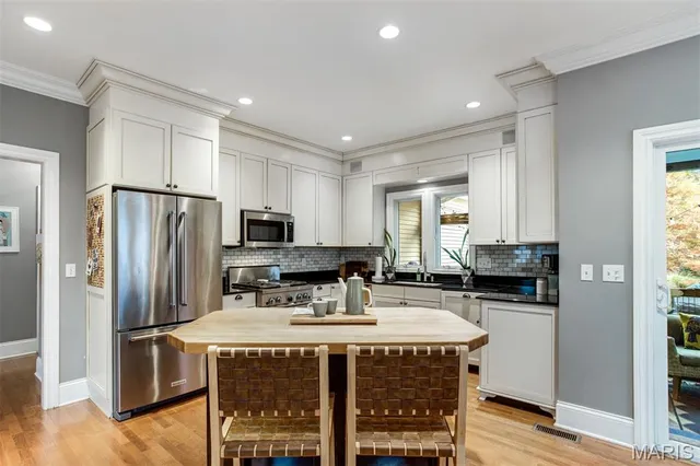 $785,000 | 719 Yale Avenue, Webster Groves, MO 63119