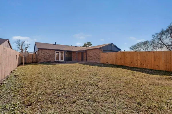 a house view with a backyard space