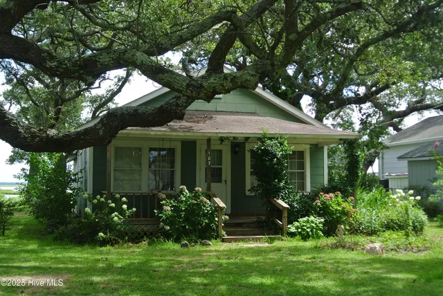 $724,000 | 107 Lennoxville Point Road, Beaufort, NC 28516