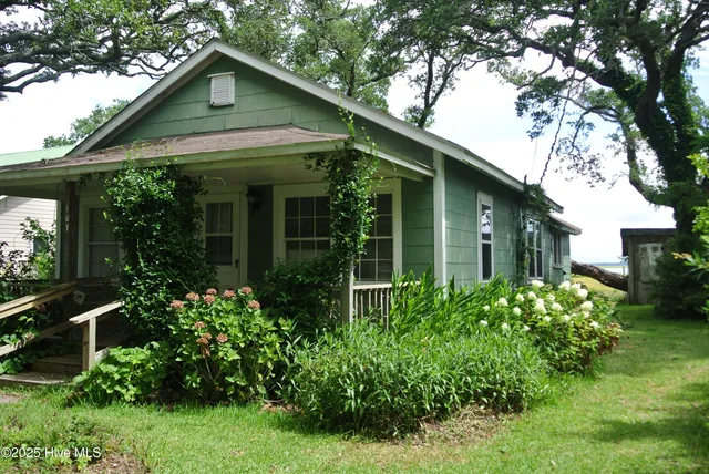 $724,000 | 107 Lennoxville Point Road, Beaufort, NC 28516