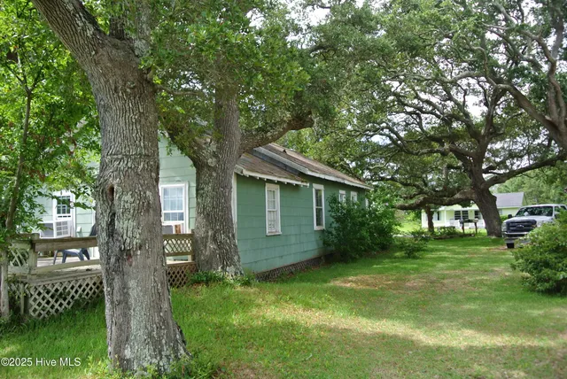 $724,000 | 107 Lennoxville Point Road, Beaufort, NC 28516