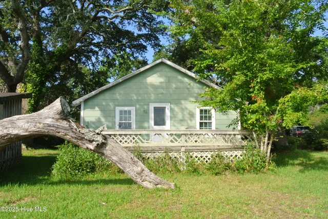 $724,000 | 107 Lennoxville Point Road, Beaufort, NC 28516