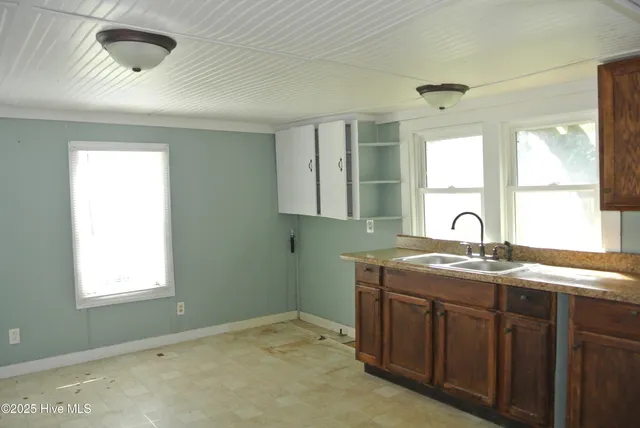 $724,000 | 107 Lennoxville Point Road, Beaufort, NC 28516