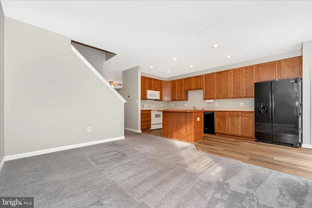 an empty room with windows and ceiling fan