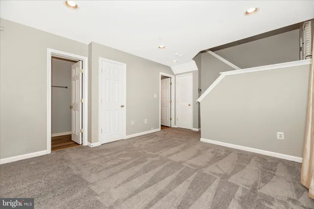 a very nice looking room with a chair