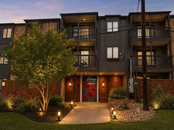 $1,495 | 3301 Red River Street, Unit 303, Austin, TX 78705