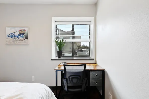 $1,495 | 3301 Red River Street, Unit 303, Austin, TX 78705