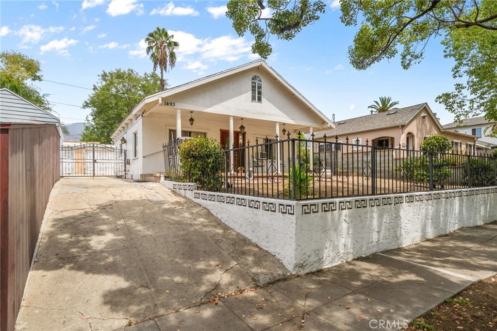 1493 Whitefield Road Pasadena, CA 91104 - Photo 3 of 50 Gallery Image 3