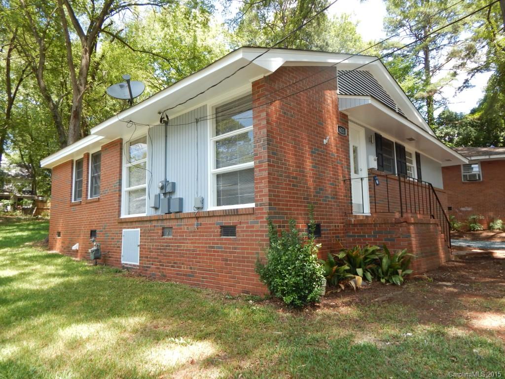 623 Fortune Street Charlotte, NC 28205 - Photo 3 of 15 a view of a house with a yard