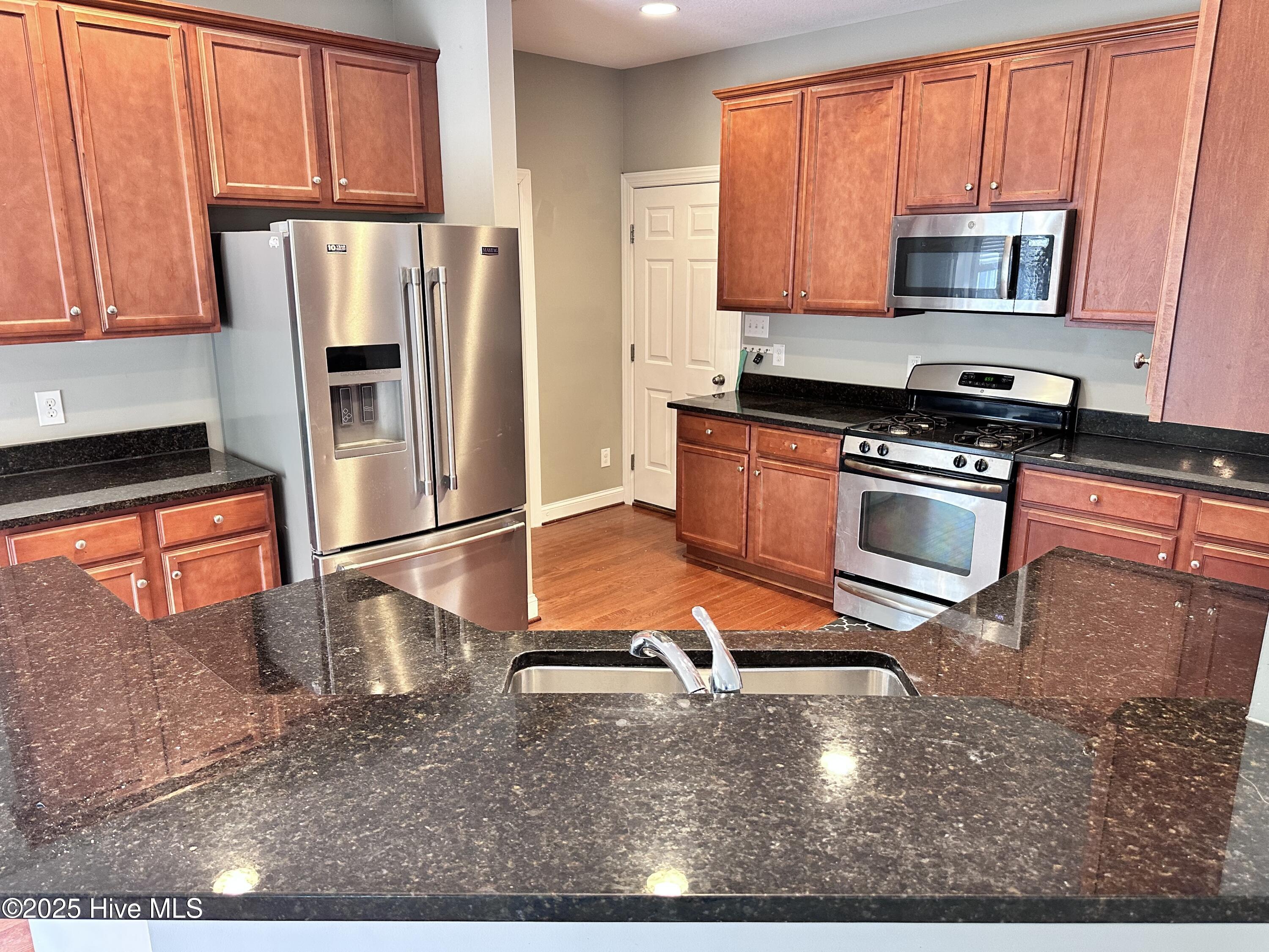 114 Hills Lorough Loop Jacksonville, NC 28546 - Photo 7 of 32 IMG_5459