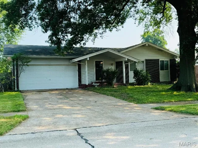 $185,000 | 3092 Wintergreen Drive, Florissant, MO 63033