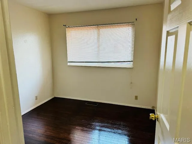 $185,000 | 3092 Wintergreen Drive, Florissant, MO 63033