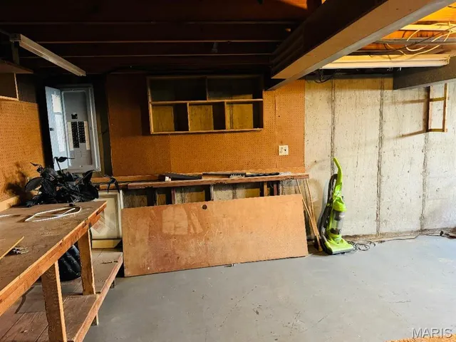 $185,000 | 3092 Wintergreen Drive, Florissant, MO 63033