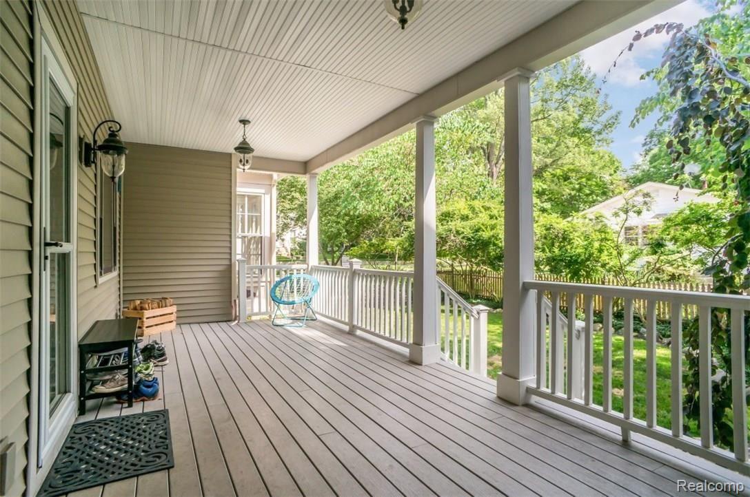 722 North State Street Howell, MI 48843 - Photo 3 of 27 Large covered porch