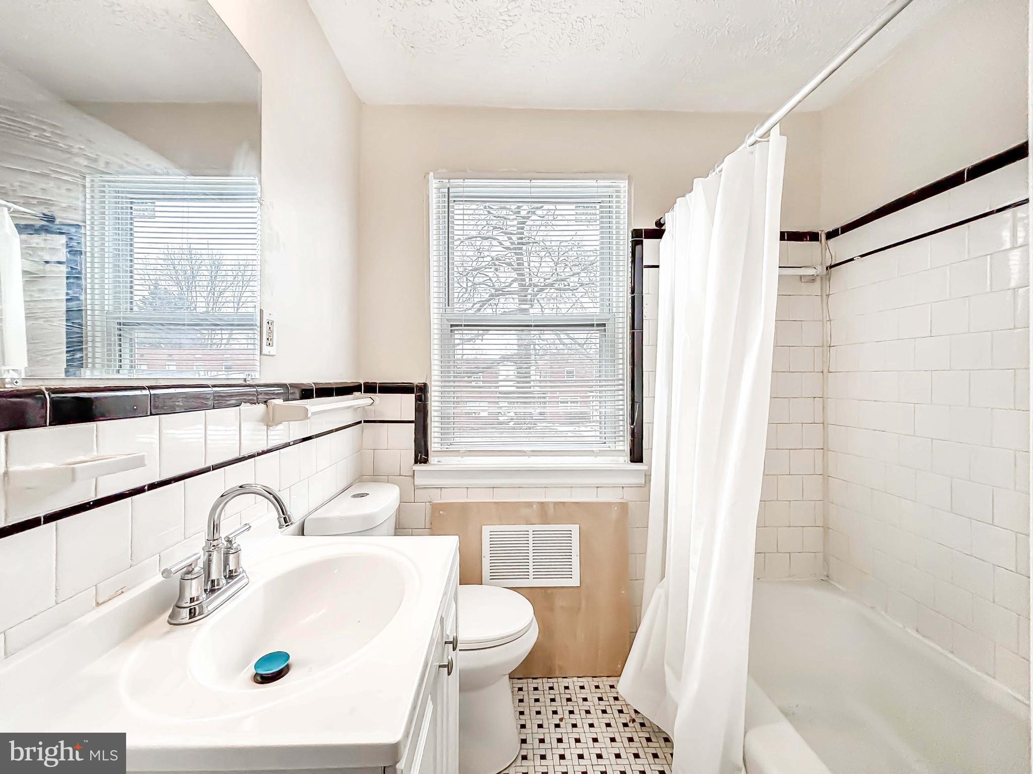 8529 Chestnut Oak Road, Unit 2 Parkville, MD 21234 - Photo 11 of 18