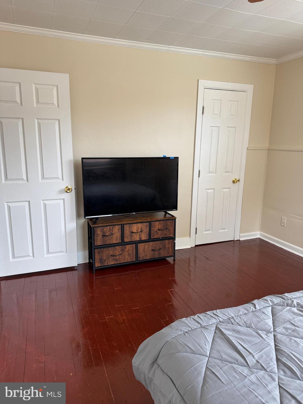 8529 Chestnut Oak Road, Unit 2 Parkville, MD 21234 - Photo 31 of 50 a living room with furniture and a flat screen tv