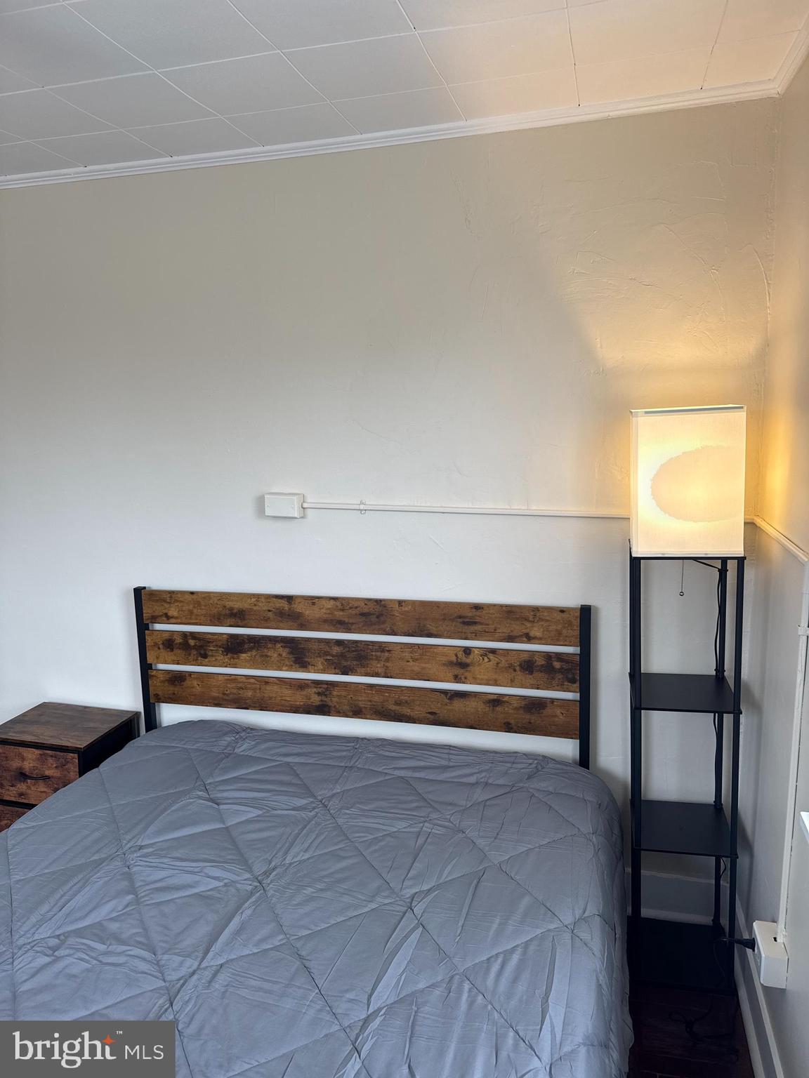 8529 Chestnut Oak Road, Unit 2 Parkville, MD 21234 - Photo 5 of 50 a view of room with a door and a rug