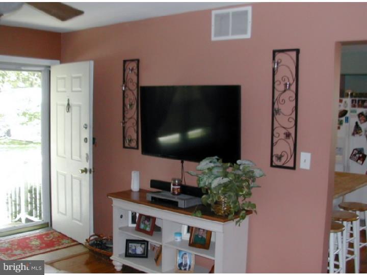 13 Eric Road Mullica Hill, NJ 08062 - Photo 4 of 15 Living Room