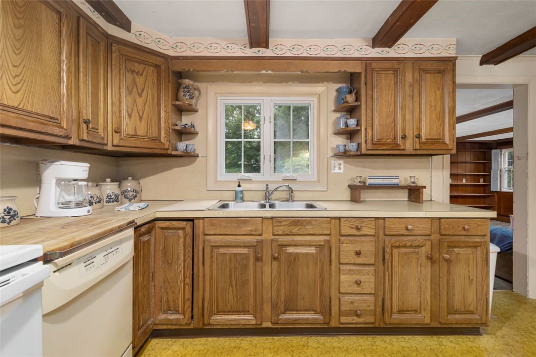 16 Maplewood Drive Coventry, RI 02816 - Photo 12 of 39