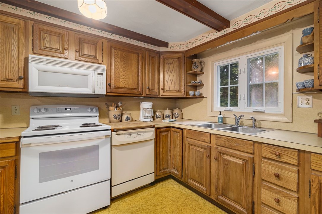 16 Maplewood Drive Coventry, RI 02816 - Photo 13 of 39