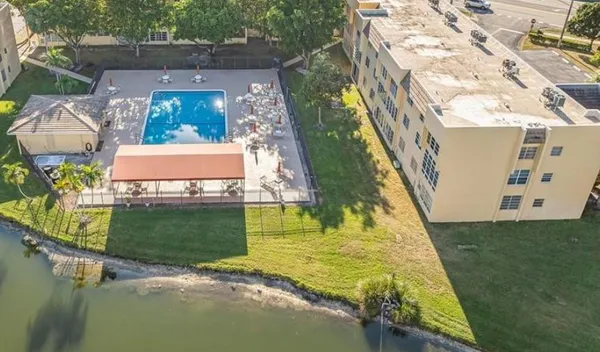 a view of a yard in front of a house