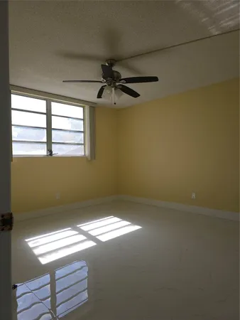 a view of empty room with window