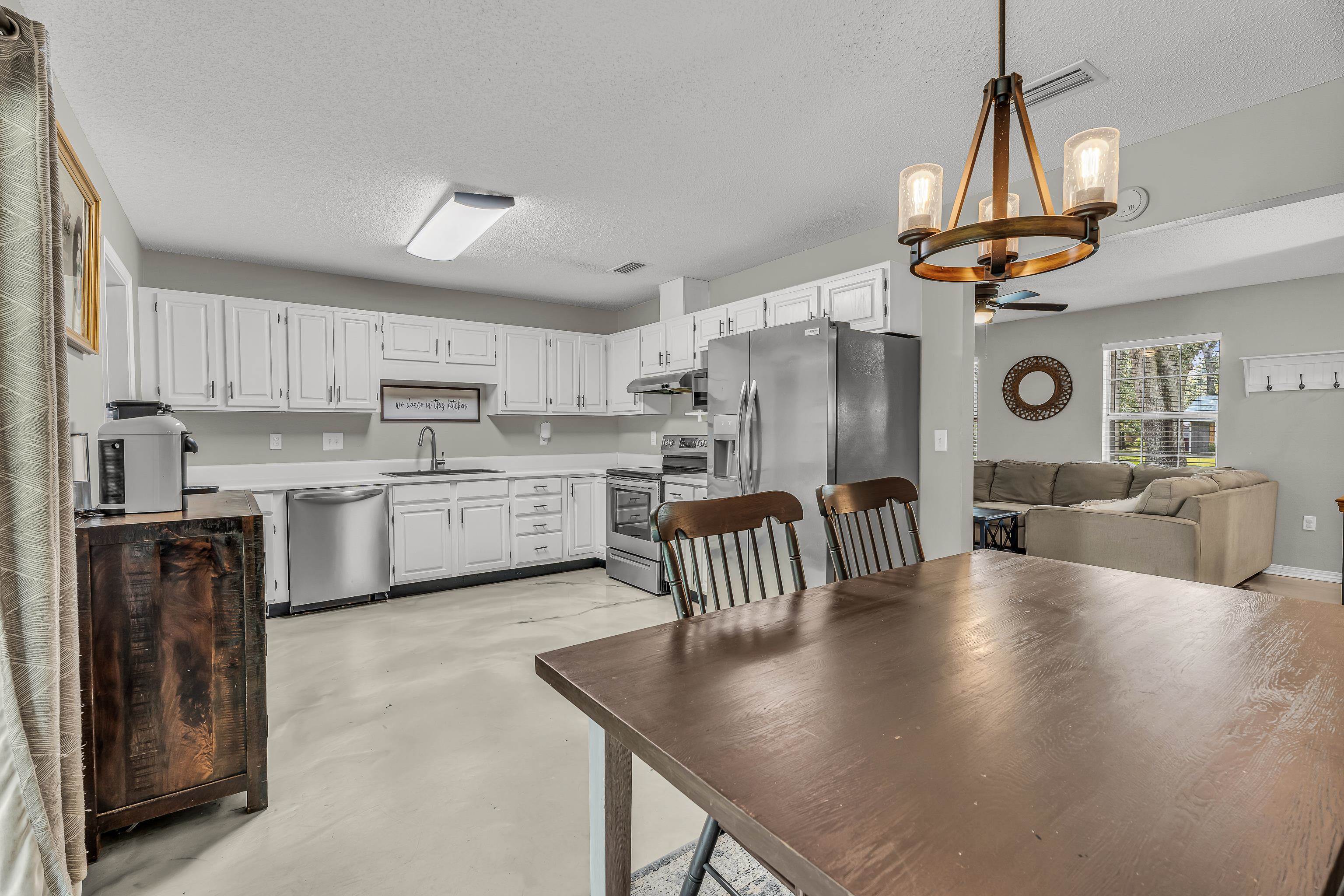 23214 Rochelle Loop Robertsdale, AL 36567 - Photo 17 of 27 Kitchen