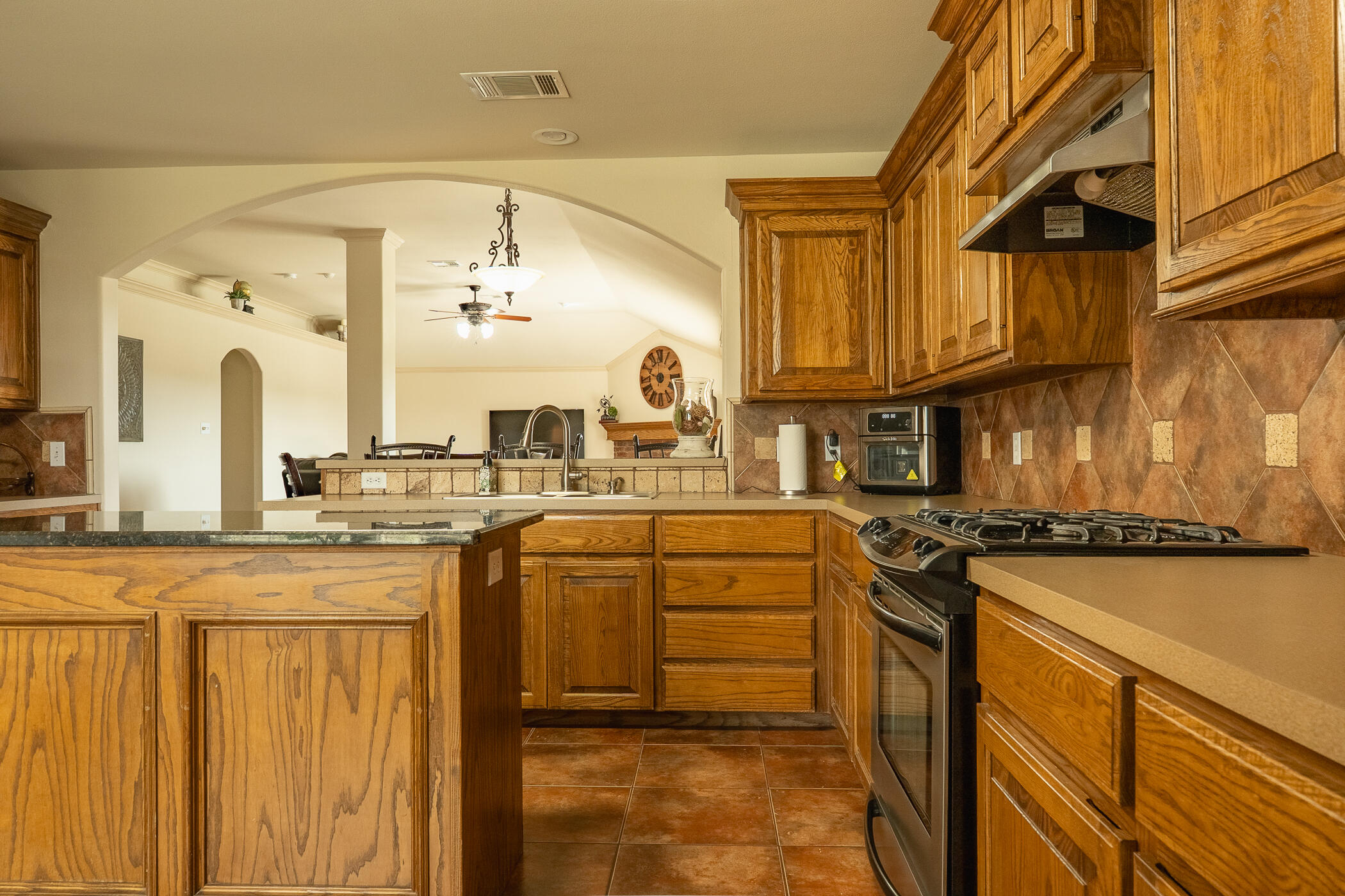 2102 Mesa Road Lubbock, TX 79403 - Photo 25 of 48 DSC04868-HDR