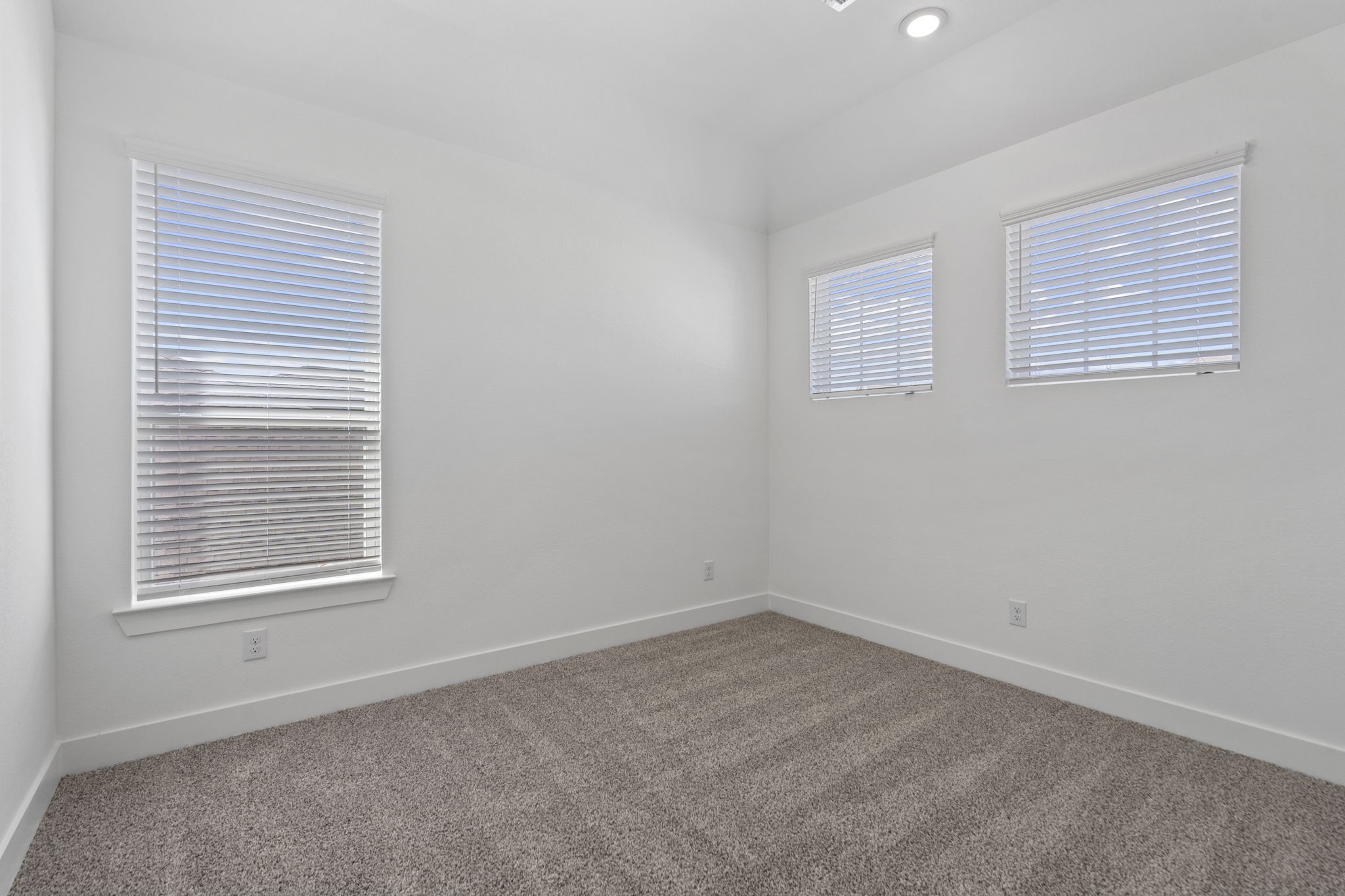9103 Basilica Lane Manvel, TX 77578 - Photo 21 of 50 an empty room with a window