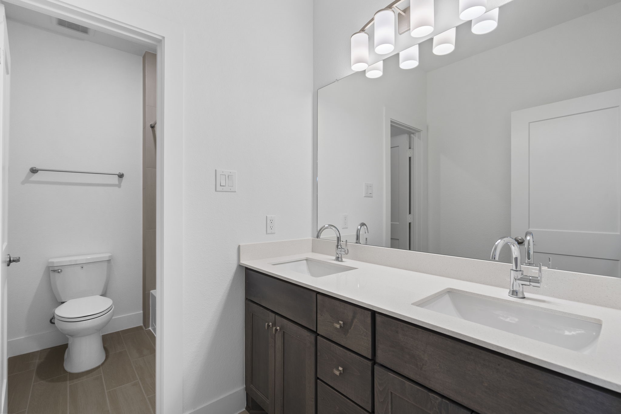 9103 Basilica Lane Manvel, TX 77578 - Photo 22 of 50 a bathroom with a toilet a sink and a large mirror