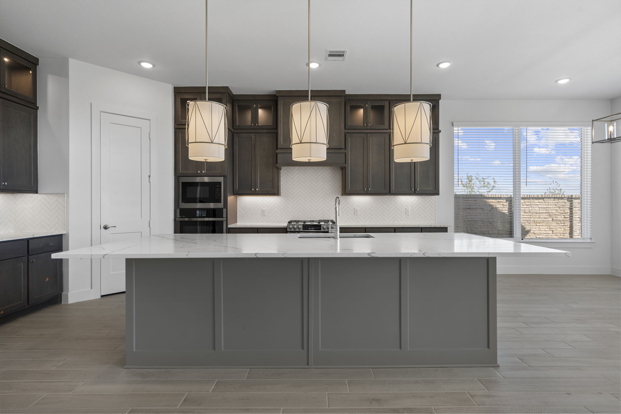 9103 Basilica Lane Manvel, TX 77578 - Photo 37 of 50 a large kitchen with stainless steel appliances a large counter top