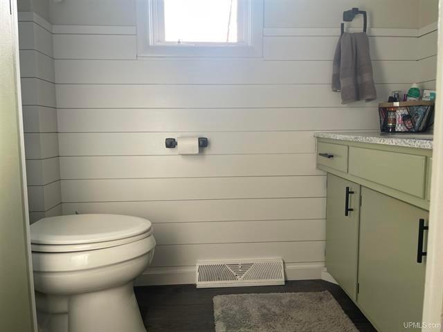509 Division Street Hurley, WI 54534 - Photo 9 of 22 Gallery Image 9