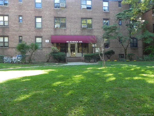 $1,932 | 46 Schenck Avenue, Unit 2Q, Great Neck, NY 11021