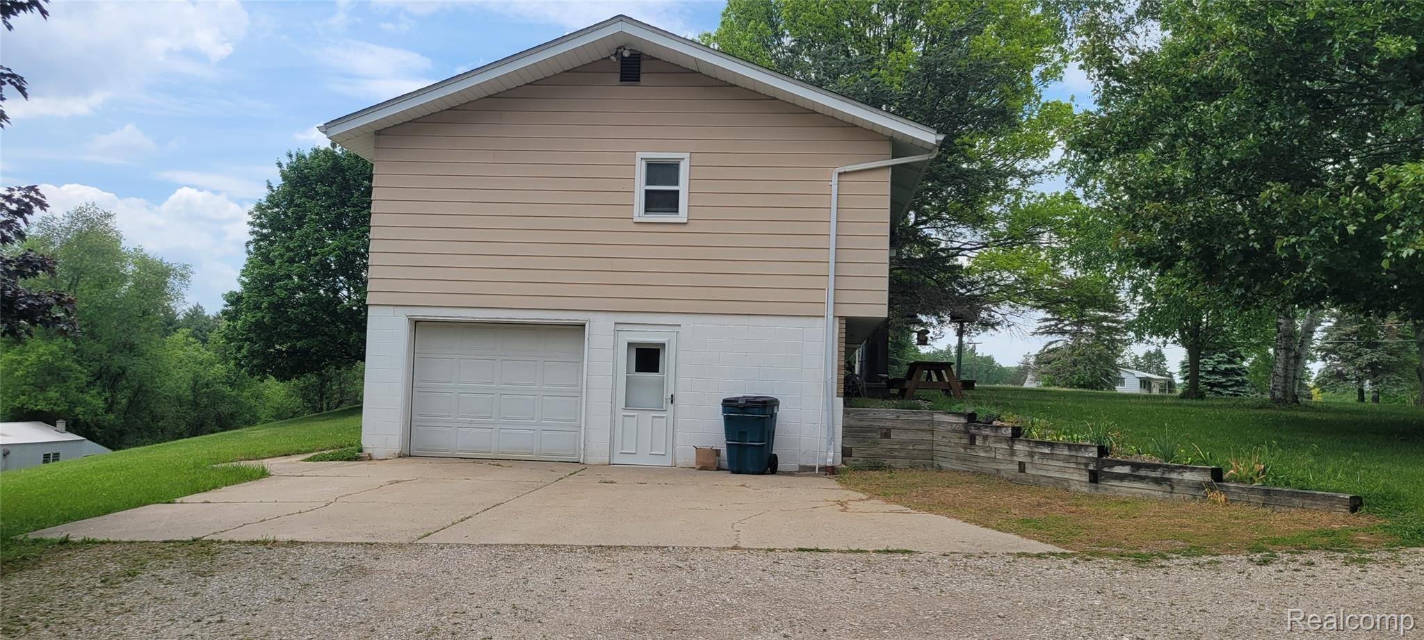 3131 Byron Road Howell, MI 48855 - Photo 2 of 22 3131 Side View.jpg