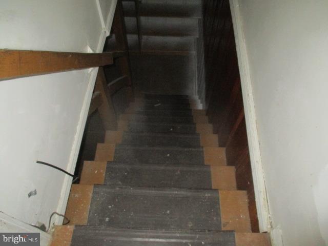 122 Hampshire Road Baltimore, MD 21221 - Photo 17 of 22 a view of entryway