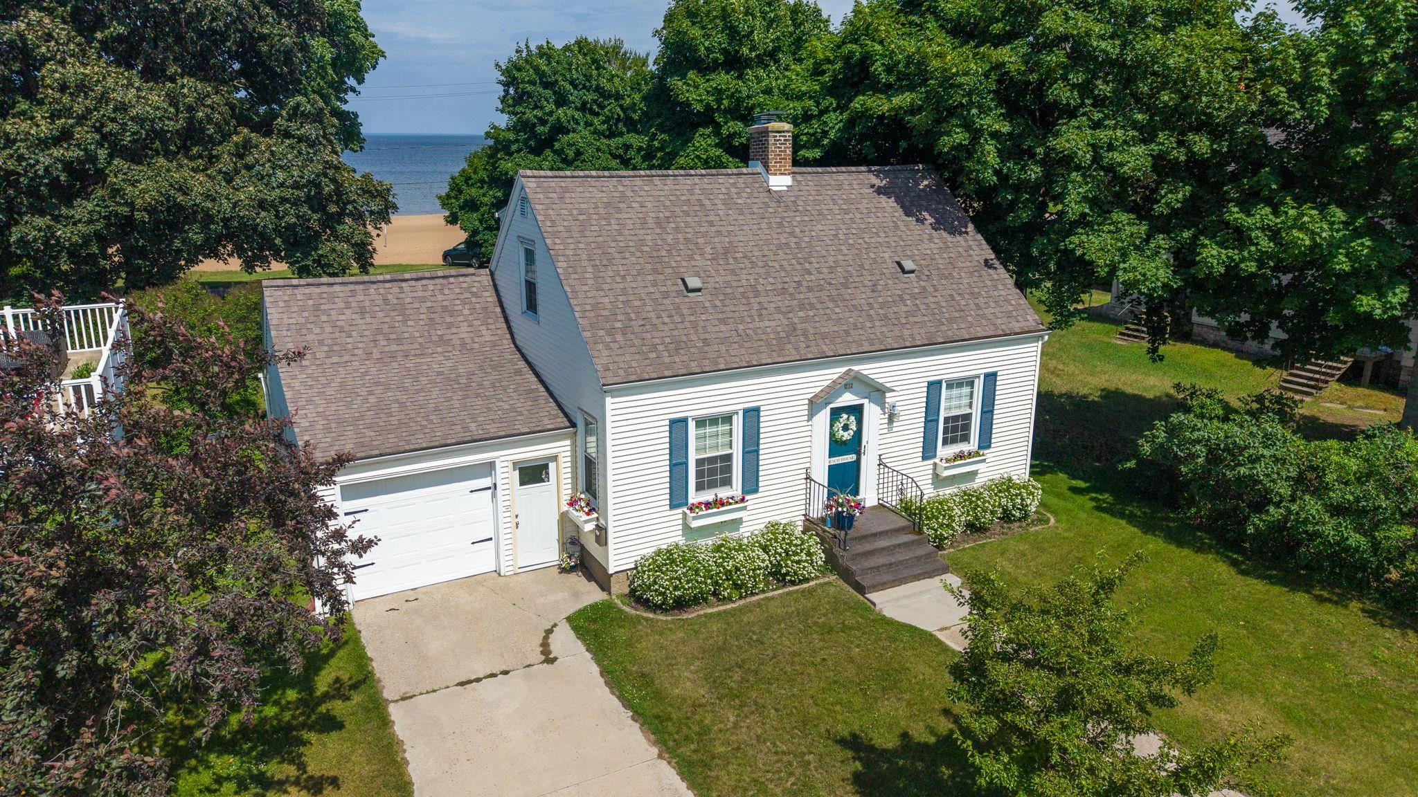 232 1st Street Menominee, MI 49858 - Photo 1 of 46