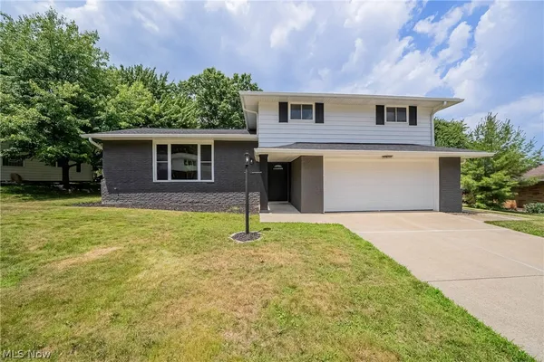 $409,900 | 3181 Parmalee Drive, Seven Hills, OH 44131
