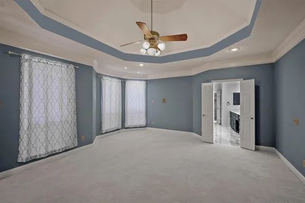 a view of a livingroom with a ceiling fan