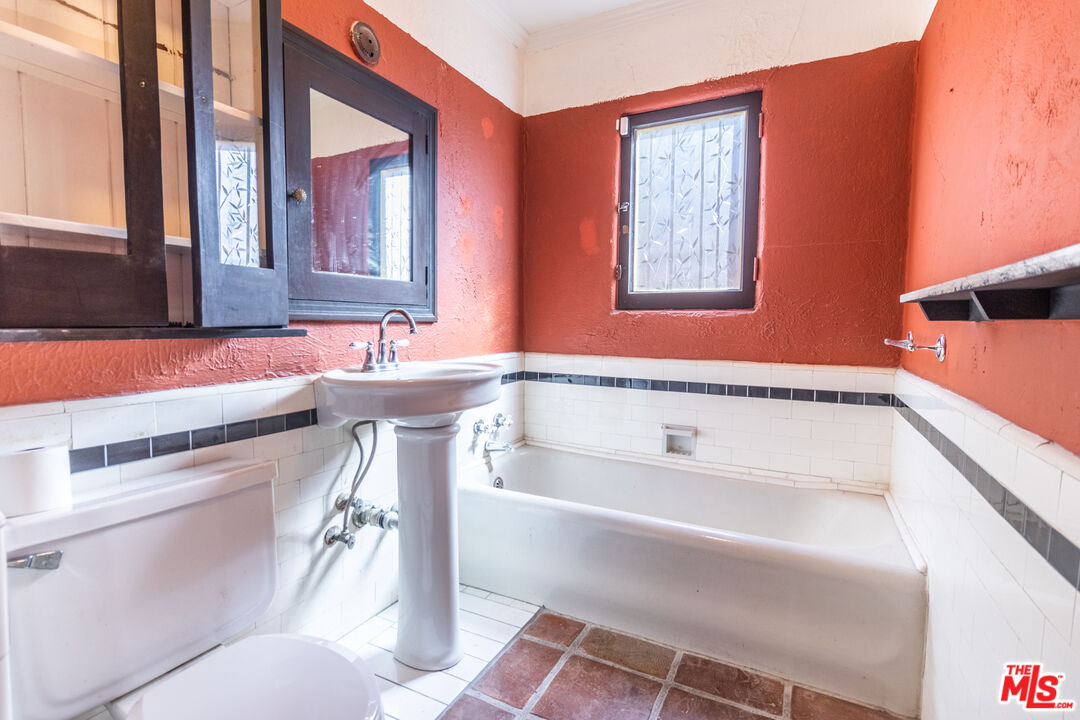 2371 Midvale Avenue Los Angeles, CA 90064 - Photo 17 of 33 a bathroom with a bathtub and a sink